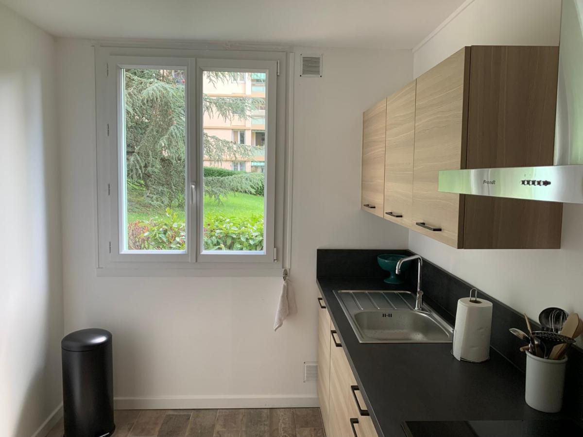 Au Coeur Du Parc Apartment Лион Екстериор снимка